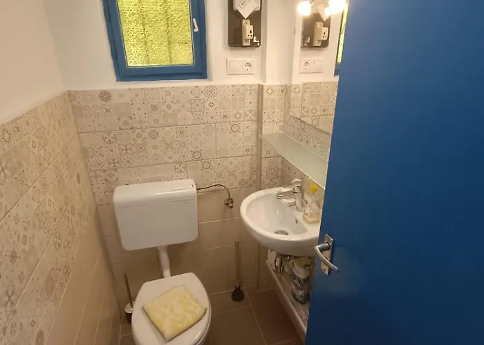 A Goeroeg Kis Haz ולנצה