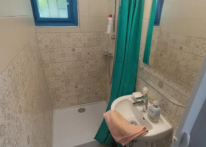 A Goeroeg Kis Haz ולנצה