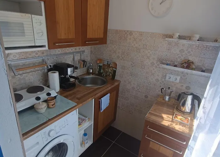 A Goeroeg Kis Haz * ולנצה